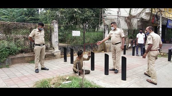 37 ಬೀದಿ ಭಿಕ್ಷುಕರಿಗೆ ನಿರಾಶ್ರಿತರ ಪರಿಹಾರ ಕೇಂದ್ರದಲ್ಲಿ ಆಶ್ರಯ ಕಲ್ಪಿಸಿದ ಪೊಲೀಸರು!