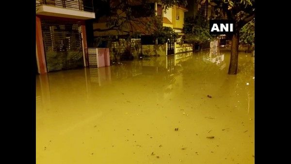 ಬೆಂಗಳೂರು ಭಾರಿ ಮಳೆಗೆ ಉಕ್ಕಿ ಹರಿದ ಮಡಿವಾಳ ಕೆರೆ