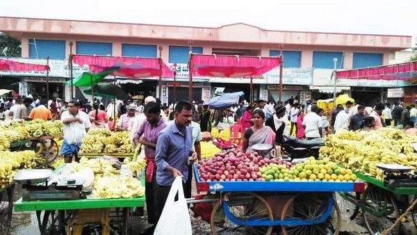 ಚಿತ್ರದುರ್ಗ ಜಿಲ್ಲೆಯ ಮಾರುಕಟ್ಟೆಗಳಲ್ಲಿ ದಸರಾ ಹಬ್ಬದ ಖರೀದಿ ಜೋರು: ದರ ಹೇಗಿದೆ?
