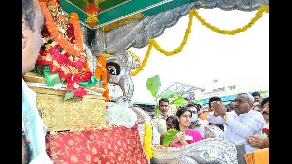 ಮೈಸೂರು ದಸರಾ: ಚಾಮುಂಡಿ ಬೆಟ್ಟದಿಂದ ಅರಮನೆಗೆ ಬಂದ ಜಂಬೂಸವಾರಿ ಉತ್ಸವ ಮೂರ್ತಿ