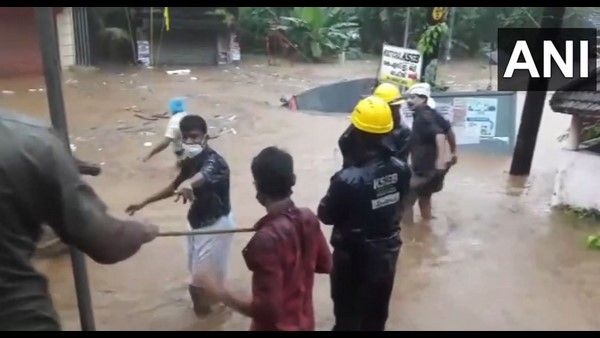 Video: ಕೇರಳದ 5 ಜಿಲ್ಲೆಗಳಲ್ಲಿ ರೆಡ್, 7 ಜಿಲ್ಲೆಗಳಲ್ಲಿ ಆರೆಂಜ್ ಅಲರ್ಟ್: ಹೇಗಿದೆ ಪರಿಸ್ಥಿತಿ?