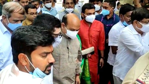 ಮೈಸೂರಿಗೆ ಆಗಮಿಸಿದ ಸಿಎಂ ಬೊಮ್ಮಾಯಿ; ಕೆಲವೇ ಕ್ಷಣಗಳಲ್ಲಿ ಜಂಬೂಸವಾರಿಗೆ ಚಾಲನೆ