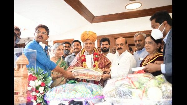 ಮೈಸೂರು ದಸರಾ ಉದ್ಘಾಟನೆಗೆ ಎಸ್.ಎಂ. ಕೃಷ್ಣರನ್ನು ಅಧಿಕೃತವಾಗಿ ಆಹ್ವಾನಿಸಿದ ಸಿಎಂ