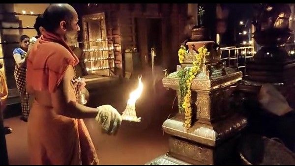 ಉಡುಪಿಯಲ್ಲಿ ಪಶ್ಚಿಮ ಜಾಗರಪೂಜೆ: ಮಲಗಿರುವ ಕೃಷ್ಣನ ಎಬ್ಬಿಸುವುದನ್ನು ನೋಡುವುದೇ ಕಣ್ಣಿಗೆ ಹಬ್ಬ!