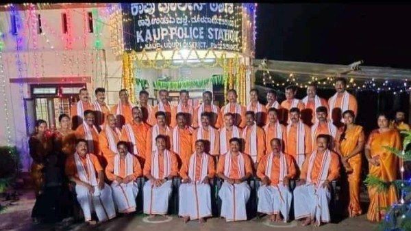 ಸಮವಸ್ತ್ರ ಧರಿಸಿ ಪೊಲೀಸ್ ಠಾಣೆಗಳಲ್ಲಿ ಪೊಲೀಸರ ಆಯುಧ ಪೂಜೆ