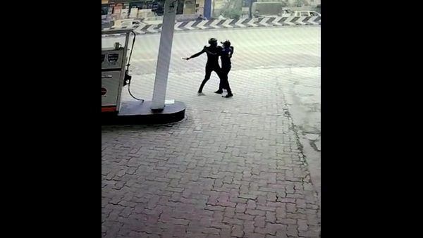 ಬೆಂಗಳೂರು ಕ್ರೈಮ್ ರೌಂಡಪ್: ಪಬ್‌ನಲ್ಲಿ ಜಿಎಸ್ ಟಿ ಅಧಿಕಾರಿ ಮೇಲೆ ಬೌನ್ಸರ್ ಗಳಿಂದ ಹಲ್ಲೆ!