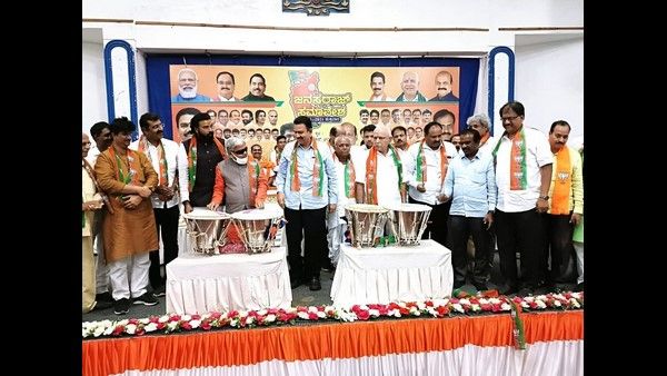 ಜನರಿಗೆ ಮಳೆ ಸಂಕಷ್ಟ: ಬಿಜೆಪಿ ಶಂಖ ಊದಿಕೊಂಡು ಹೋದರೆ ಸ್ವರಾಜ್ಯ ಸಿಗುತ್ತಾ?