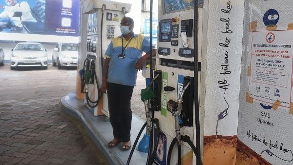 Breaking:ಪೆಟ್ರೋಲ್, ಡೀಸೆಲ್ ಮೇಲಿನ ಅಬಕಾರಿ ಸುಂಕ ಇಳಿಕೆ ಮಾಡಿದ ಸರ್ಕಾರ