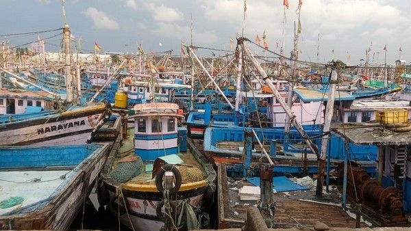 ಮಲ್ಪೆ ಬಂದರಿನಲ್ಲಿ ತುಂಬಿದ ಹೂಳು; ಮೀನುಗಾರರ ಜೀವಕ್ಕಿಲ್ವಾ ಬೆಲೆ?