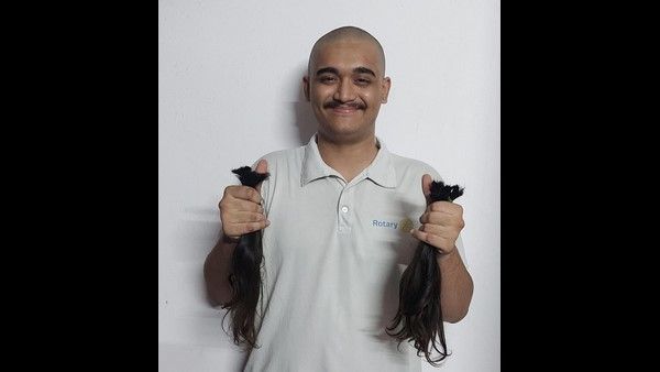 ಉಡುಪಿ: ಫ್ಯಾಷನ್‌ಗಾಗಿ ಬಿಟ್ಟಿದ್ದ ಕೂದಲನ್ನು ದಾನ ಮಾಡಿ ಮಾದರಿಯಾದ ವಿದ್ಯಾರ್ಥಿ