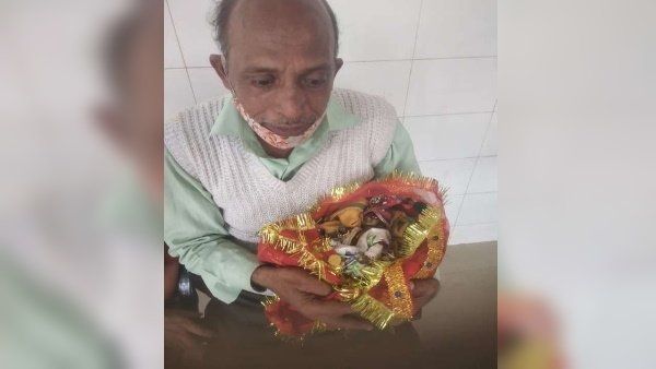 ಶ್ರೀಕೃಷ್ಣನ ಮೂರ್ತಿಯೊಂದಿಗೆ ಅಳುತ್ತಾ ಆಸ್ಪತ್ರೆಗೆ ಓಡಿ ಬಂದ ಪೂಜಾರಿ: ವೈದ್ಯರಿಂದ ಚಿಕಿತ್ಸೆ