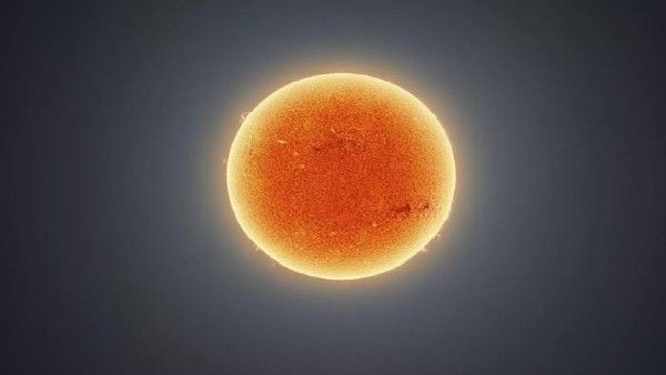 'ಸೂರ್ಯನ ಅತೀ ಸ್ಪಷ್ಟ ಫೋಟೋ ತೆಗೆದಿದ್ದೇನೆ' ಎಂದ ಖಗೋಳ ಛಾಯಾಗ್ರಾಹಕ: ಚಿತ್ರ ನೋಡಿ