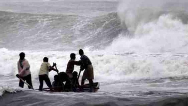 ಜವಾದ್ ಚಂಡಮಾರುತ: ಆಂಧ್ರ ಪ್ರದೇಶ, ಒಡಿಶಾ ಕರಾವಳಿಯಲ್ಲಿ ಸ್ಥಳಾಂತರ ಕಾರ್ಯ