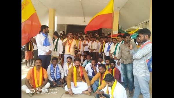 'ಮಹಾ'ದಲ್ಲಿ ಕನ್ನಡ ಬಾವುಟ ದಹನ; ಎಂಇಎಸ್ ಕಾರ್ಯಕರ್ತರನ್ನು ಗಡಿಪಾರು ಮಾಡುವಂತೆ ಆಗ್ರಹ