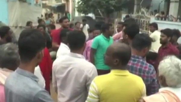 ಕೋಲಾರ: ಕ್ರೈಸ್ತ ಧಾರ್ಮಿಕ ಪುಸ್ತಕಗಳಿಗೆ ಬೆಂಕಿ ಹಚ್ಚಿದ ಬಲಪಂಥೀಯ ಗುಂಪು