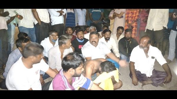 ಶಿವಮೊಗ್ಗ: ಗಾಂಜಾ ಅಮಲಿನಲ್ಲಿ ಸಿಕ್ಕಸಿಕ್ಕವರ ಮೇಲೆ ಹಲ್ಲೆ; ಆಕ್ರೋಶಗೊಂಡ ಜನರಿಂದ ರಸ್ತೆ ತಡೆ