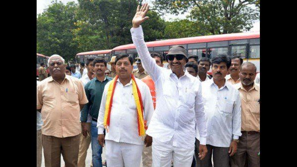 ಎಮ್‌ಇಎಸ್ ಬ್ಯಾನ್‌ಗೆ ಆಗ್ರಹಿಸಿ ವಾಟಾಳ್ ಪ್ರತಿಭಟನೆ