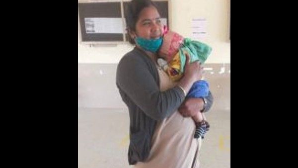 ಹಾವೇರಿ: ಕೆಪಿಎಸ್‌ಸಿ ಪರೀಕ್ಷಾ ಅಭ್ಯರ್ಥಿಯ ಮಗುವನ್ನು ಆರೈಕೆ ಮಾಡಿದ ಮಹಿಳಾ ಪೇದೆ