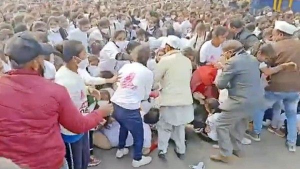 ಉತ್ತರಪ್ರದೇಶ ಚುನಾವಣೆ: ಕಾಂಗ್ರೆಸ್ ಮ್ಯಾರಥಾನ್‌ ವೇಳೆ ನೂಕುನುಗ್ಗಲು