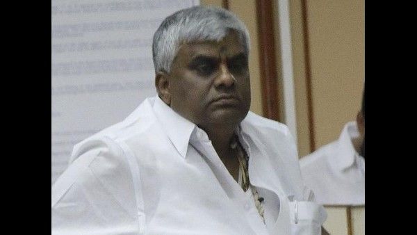 ಸರ್ಕಾರ ಪಾಪರ್ ಆಗಿದ್ದರೆ ಉಪನ್ಯಾಸಕರಿಗೆ ನಾನೇ ಸಂಬಳ ಕೊಡ್ತೀನಿ; ಎಚ್.ಡಿ. ರೇವಣ್ಣ