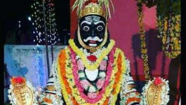 1 ತಿಂಗಳಿನಲ್ಲಿ ಹುಚ್ಚರಂತೆ ಬೀದಿಯಲ್ಲಿ ಮೆರವಣಿಗೆ ಮಾಡಿಸುವೆ: ಕೊರಗಜ್ಜ ದೈವನುಡಿ