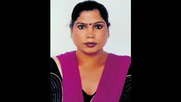 ಕೈ ಹಿಡಿಯದ ಪ್ರೀತಿ; ಸ್ವಾಭಿಮಾನ ಬದುಕಿಗೆ ಸರ್ಕಾರಿ ಕೆಲಸ ಗಿಟ್ಟಿಸಿಕೊಂಡ ಸಾಹಸಿ ತೃತೀಯ ಲಿಂಗಿ!