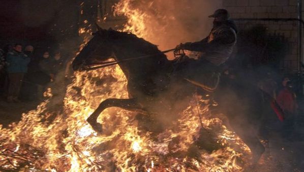 ಐನೂರು ವರ್ಷ ಹಳೆಯ ಹಬ್ಬ ; ಲಾಸ್ ಲ್ಯೂಮಿನಾರಿಯಸ್!