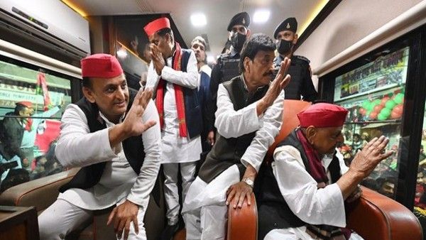 5 ವರ್ಷಗಳ ನಂತರ ಜೊತೆಯಾದ ಕುಟುಂಬ: ಪ್ರಚಾರದಲ್ಲಿ ಅಖಿಲೇಶ್, ಮುಲಾಯಂ, ಶಿವಪಾಲ್