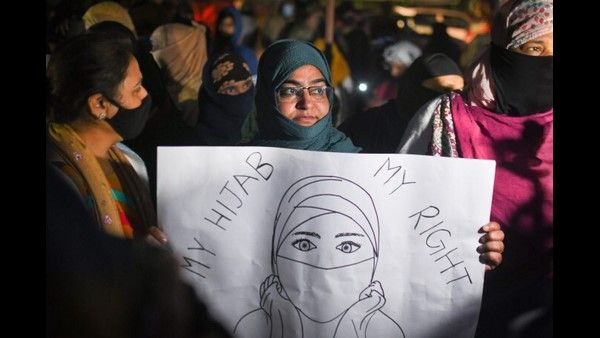 ಬೆಂಗಳೂರಿನ ಶಾಲೆಯಲ್ಲೂ ಹಿಜಾಬ್ ವಿವಾದ: ಶಿಕ್ಷಕಿ ಅಮಾನತು