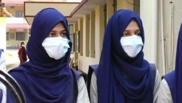 ಉಡುಪಿ ಹಿಜಾಬ್ ವಿವಾದ; ಸಭೆಯ ನಿರ್ಧಾರಕ್ಕೆ ಕ್ಯಾರೇ ಅನ್ನದ ವಿದ್ಯಾರ್ಥಿನಿಯರು