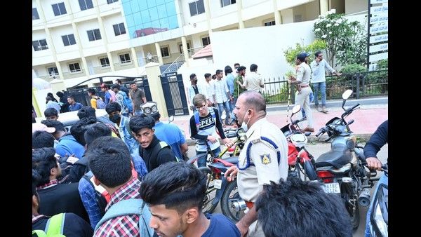 ಹಿಜಾಬ್ ವಿವಾದ: ಫೆ.23ರವರೆಗೆ ನಿಷೇಧಾಜ್ಞೆ ಜಾರಿ ಮಾಡಿದ ಚಿಕ್ಕಮಗಳೂರು ಡಿಸಿ