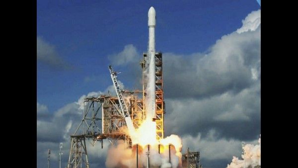 ಸೌರ ಮಾರುತ: ಕಕ್ಷೆಯಿಂದ ಹೊರಬೀಳುತ್ತಿವೆ ಸ್ಪೇಸ್‌ಎಕ್ಸ್ ಉಪಗ್ರಹಗಳು