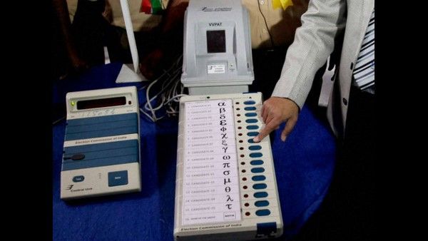 ಯುಪಿ: ಮಥುರಾದಲ್ಲಿ ಐಡಿ ಇಲ್ಲದೆ ಇವಿಎಂ ಕೊಠಡಿ ಪ್ರವೇಶಿದ ವ್ಯಕ್ತಿ