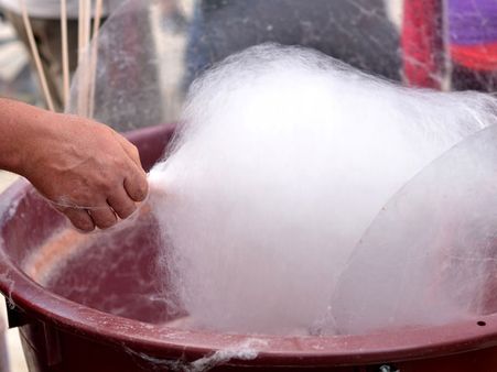 ಕೂದಲು ಕೊಡಿ ಮಿಠಾಯಿ ತಗೋಳಿ: ಹತ್ತಿ ಮಿಠಾಯಿಗೂ ಬಂತು ಬಿಸಿನೆಸ್ ಟ್ರಿಕ್!