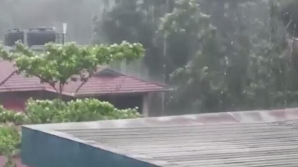 ಮಲೆನಾಡಿನಲ್ಲಿ ಅಬ್ಬರಿಸಿದ ವರ್ಷದ ಮೊದಲ ಮಳೆ; ಭಾರೀ ಗಾಳಿಗೆ ಮನೆಗಳಿಗೆ ಹಾನಿ