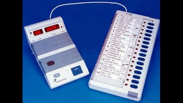 ಪಂಜಾಬ್‌ನಲ್ಲಿ ಇವಿಎಂ 'ನಮ್ಮವ', ಯುಪಿಯಲ್ಲಿ 'ಇವನಾರವ'!