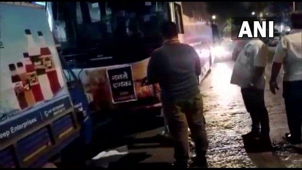 ಡೆಲ್ಲಿ ಕ್ಯಾಪಿಟಲ್ ಬಸ್ ಮೇಲೆ ಎಂಎನ್ಎಸ್ ಕಾರ್ಯಕರ್ತರ ದಾಳಿ ಏಕೆ?