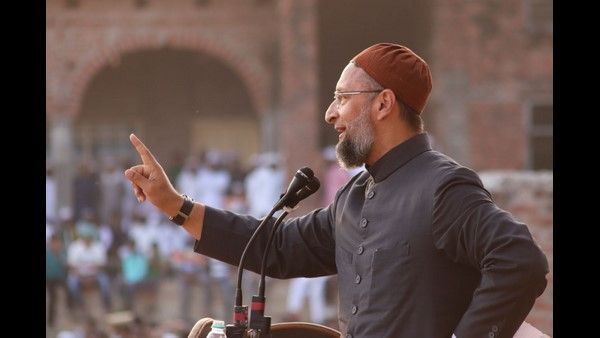 ಕರ್ನಾಟಕ ಹೈಕೋರ್ಟ್ ಹಿಜಾಬ್ ತೀರ್ಪು ವಿರೋಧಿಸಿ ಓವೈಸಿ 15 ಟ್ವೀಟ್