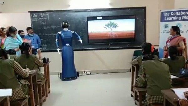 Robot Teacher : ಮಲ್ಲೇಶ್ವರ ಸರ್ಕಾರಿ ಪ್ರೌಢಶಾಲೆಯಲ್ಲಿ ಪಾಠ ಮಾಡಿದ ರೋಬೊ