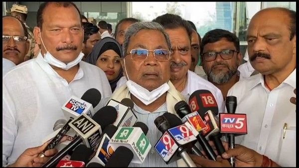 ಕಾಶ್ಮೀರ್ ಫೈಲ್ಸ್‌ನಂತೆ ಗೋಧ್ರಾ ಹತ್ಯಾಕಾಂಡ ಬಗ್ಗೆಯೂ ಸಿನಿಮಾ ಮಾಡಲಿ; ಸಿದ್ದರಾಮಯ್ಯ