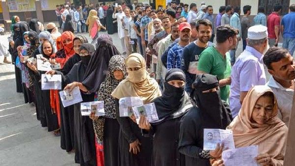 ತನ್ನ ಆಯ್ಕೆಗೆ ವಿರುದ್ಧವಾಗಿ ಮತ ಹಾಕಿದ ಪತ್ನಿಗೆ ಥಳಿಸಿದ ಪತಿ: ಮಹಿಳಾ ಸಮಿತಿ ಕ್ರಮಕ್ಕೆ ಮನವಿ