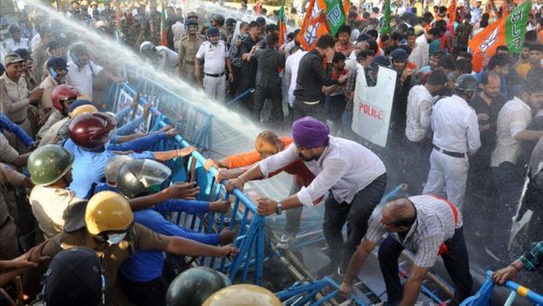 ಬಂಗಾಳದಲ್ಲಿ ಬಿಜೆಪಿ ಕಾರ್ಯಕರ್ತರಿಗೆ ಗಾಯ, ಮಮತಾ ಹೊಸ ಹಿಟ್ಲರ್ ಎಂದ ಸೂರ್ಯ