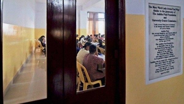 ಶಾಕಿಂಗ್: ತರಗತಿಯ ಪ್ರೊಜೆಕ್ಟರ್‌ನಲ್ಲಿ ಅಶ್ಲೀಲ ವಿಡಿಯೊ ಪ್ಲೇ ಮಾಡಿದ ಶಿಕ್ಷಕ