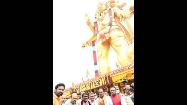 ಪಿಎಂ ಅನುಪಸ್ಥಿತಿ, ಪಂಚಮುಖಿ ಆಂಜನೇಯ ಮೂರ್ತಿ ಉದ್ಘಾಟಿಸಿದ ಸಿಎಂ