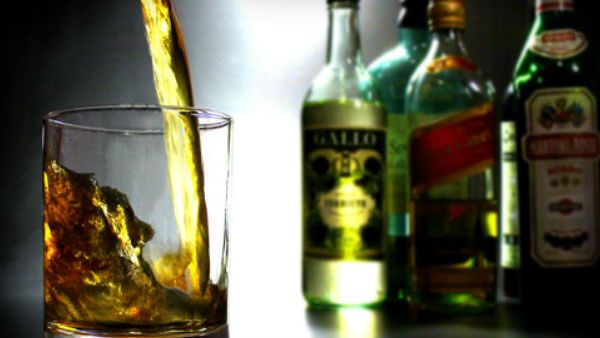 ರಾಜ್ಯಾದ್ಯಂತ ದಿಕ್ಕೆಟ್ಟ ಮದ್ಯದಂಗಡಿಗಳು; ಗಿರಾಕಿ ಬಂದರೂ 'ಎಣ್ಣೆ' ಖಾಲಿ- ಕಾರಣ ಇದು