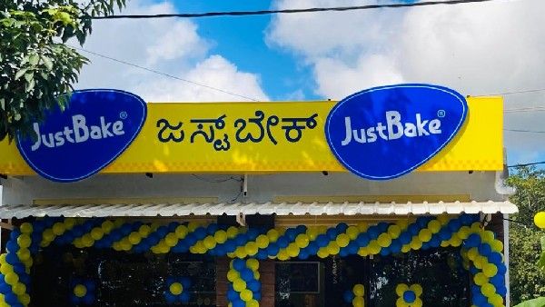 ದೃಷ್ಟಿ ತೆಗೆಯುವ ಸೋಗಿನಲ್ಲಿ ಮಂಗಳಮುಖಿಯರು Just Bakeನಲ್ಲಿ ಮಾಡಿದ್ದೇನು ?