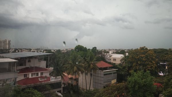 Bengaluru Rains: ಬೆಂಗಳೂರಿನಲ್ಲಿ ಗುಡುಗು ಸಹಿತ ಭಾರೀ ಮಳೆ; ಅಲ್ಲಲ್ಲಿ ವಿದ್ಯುತ್ ಕಡಿತ