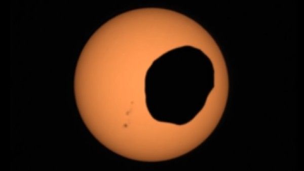ಮಂಗಳದಿಂದ ಸೂರ್ಯಗ್ರಹಣ: ಪುಟ್ಟ ಚಂದ್ರ ಹಾದುಹೋಗುವ ಅಪರೂಪದ ವಿಡಿಯೋ