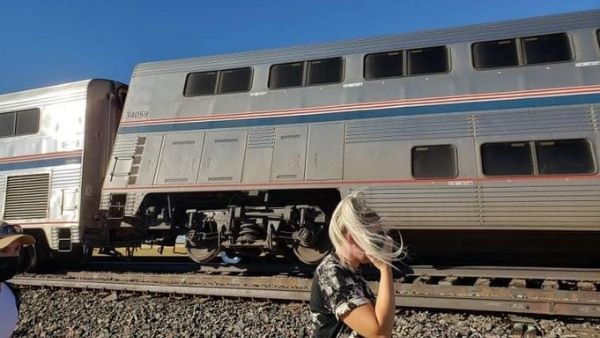 ವಿಡಿಯೋ: ಮೂರ್ಛೆ ಹೋಗಿ ಚಲಿಸುತ್ತಿದ್ದ ರೈಲಿನ ಕೆಳಗೆ ಬಿದ್ದ ಮಹಿಳೆ