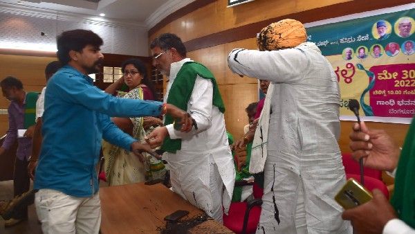 ಟಿಕಾಯತ್ ಮೇಲೆ ಹಲ್ಲೆ, ರಾಜ್ಯಾದ್ಯಂತ ಪ್ರತಿಭಟನೆ: ಚುಕ್ಕಿ ನಂಜುಂಡಸ್ವಾಮಿ